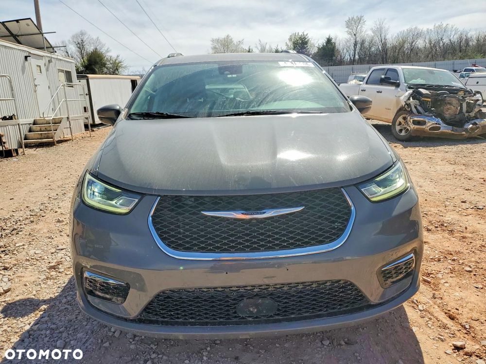 Chrysler Pacifica - 5