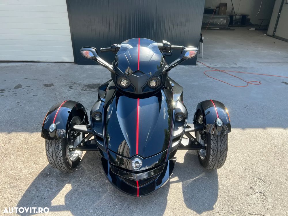 Can-Am Spyder - 2