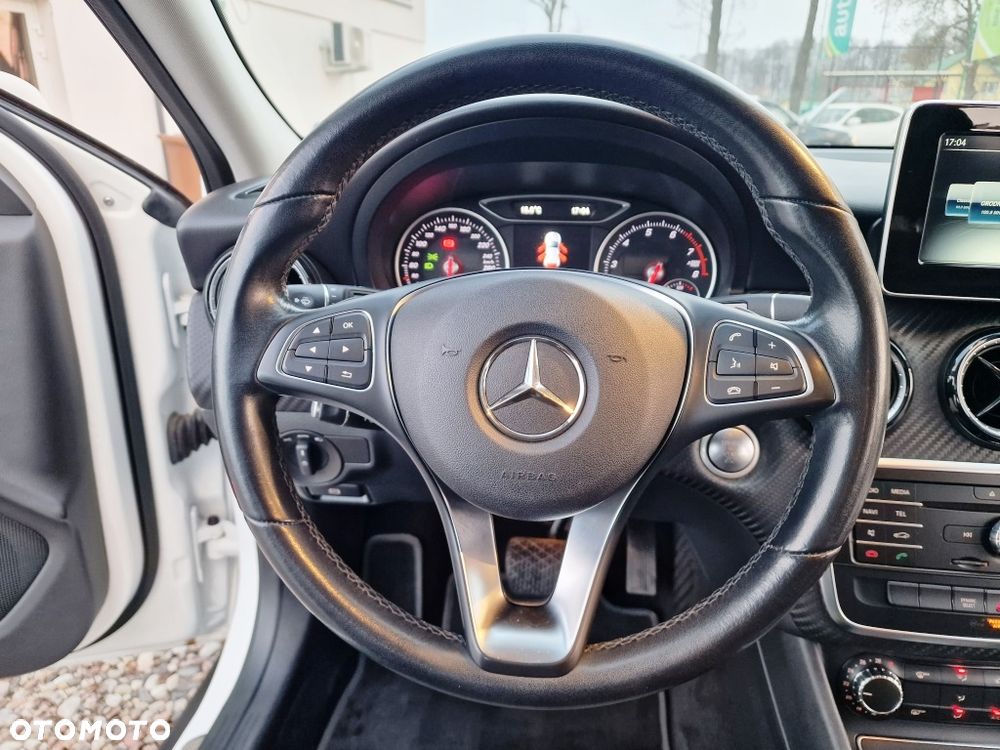 Mercedes-Benz GLA - 12