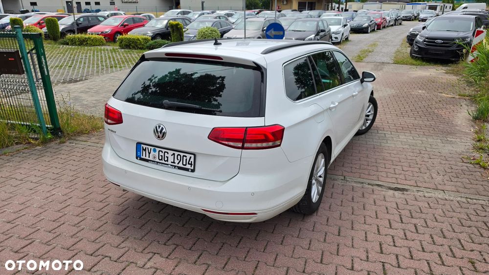 Volkswagen Passat Variant 2.0 TDI (BlueMotion Technology) Trendline - 19