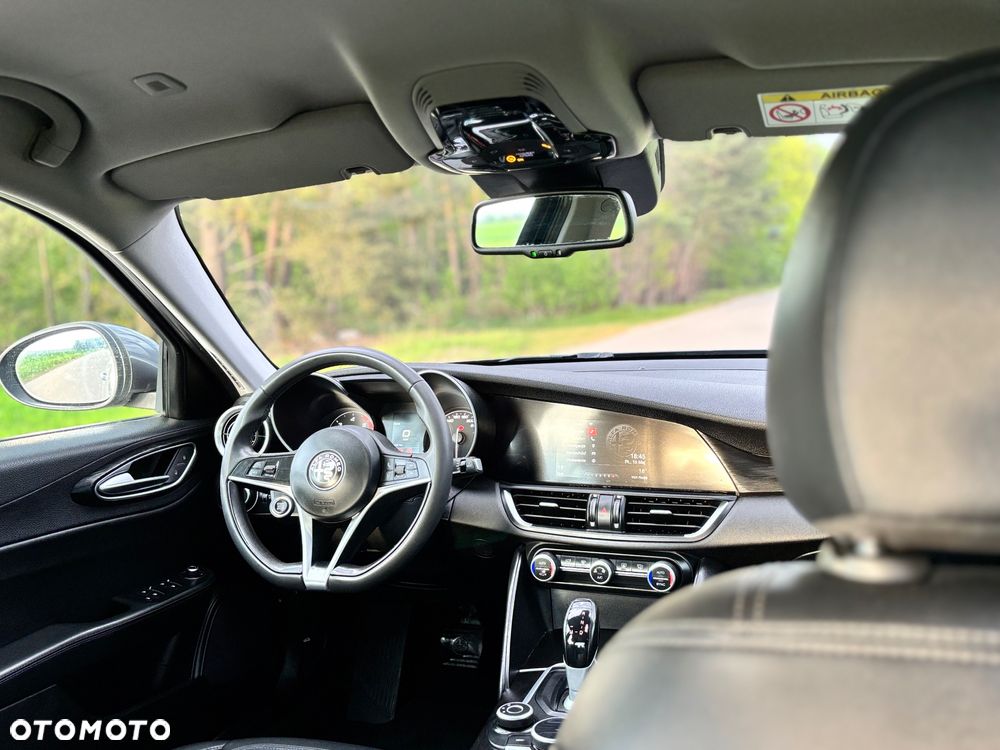 Alfa Romeo Giulia 2.2 AT8 Executive - 14
