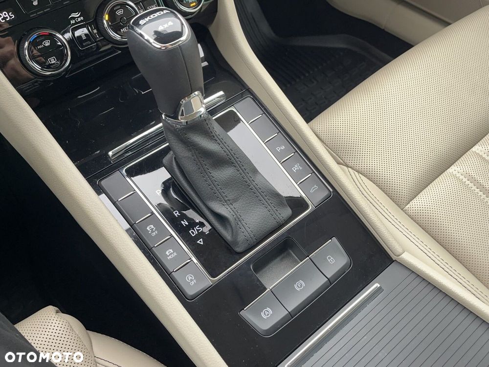 Skoda Superb 2.0 TDI SCR 4x4 L&K DSG - 35