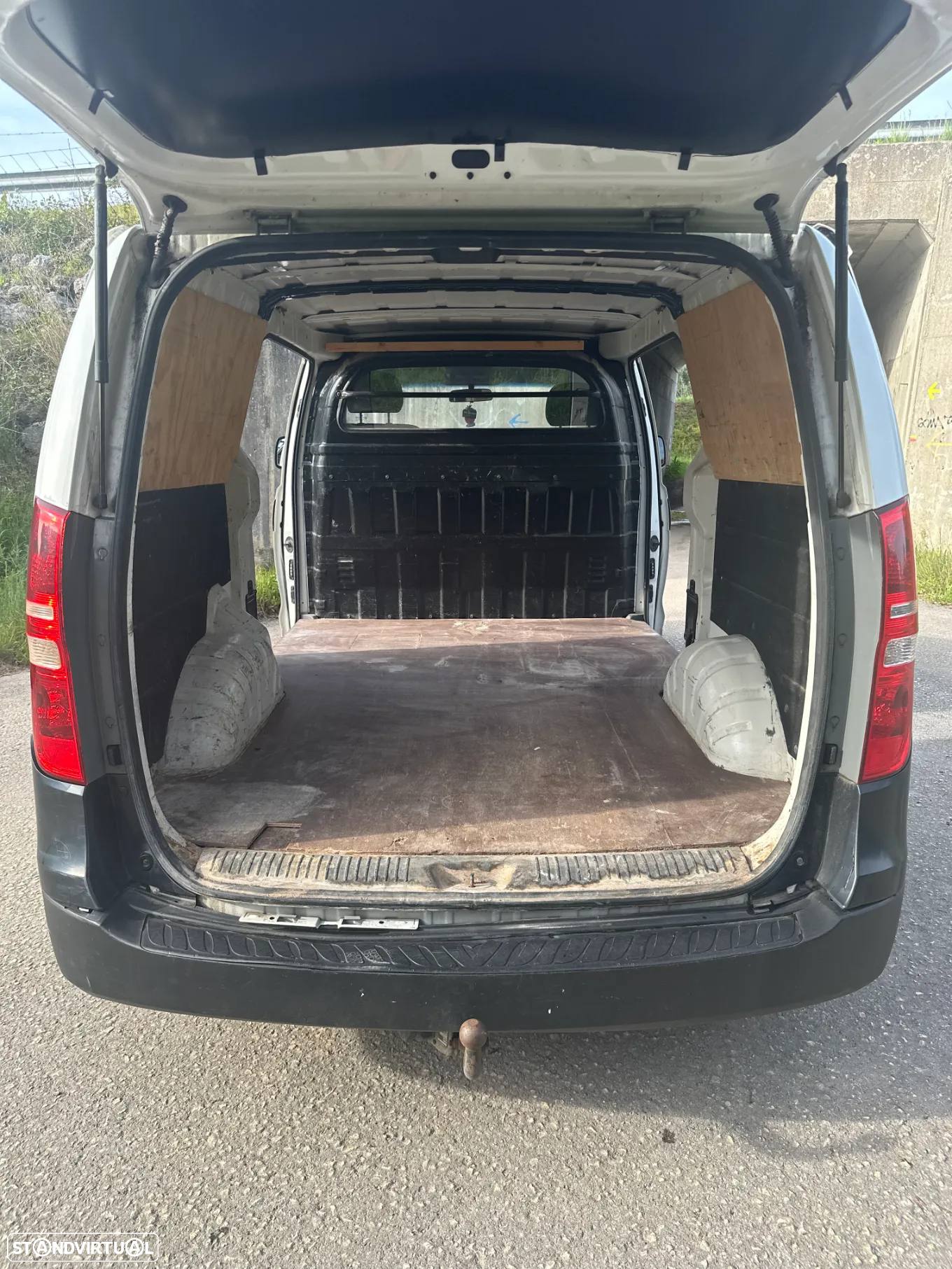 Hyundai H-1 - 16