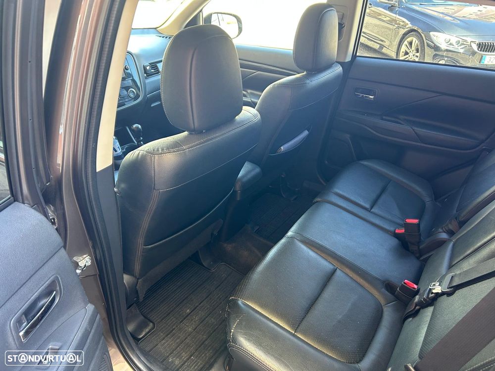 Mitsubishi Outlander 2.2 DI-D Instyle Navi - 6