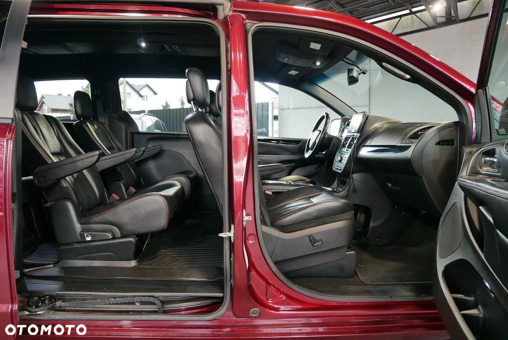 Dodge Grand Caravan - 9