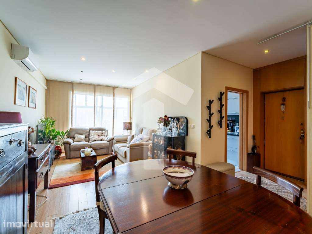 Apartamento T3 Luminoso com Varandas e Marquise no Bonfim - Junto a... - Grande imagem: 2/21