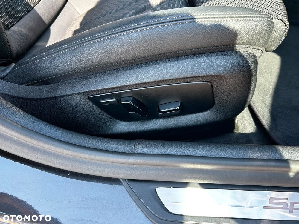BMW Seria 5 530e iPerformance Luxury Line - 32