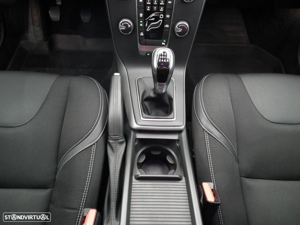 Volvo V40 2.0 D3 Momentum - 18