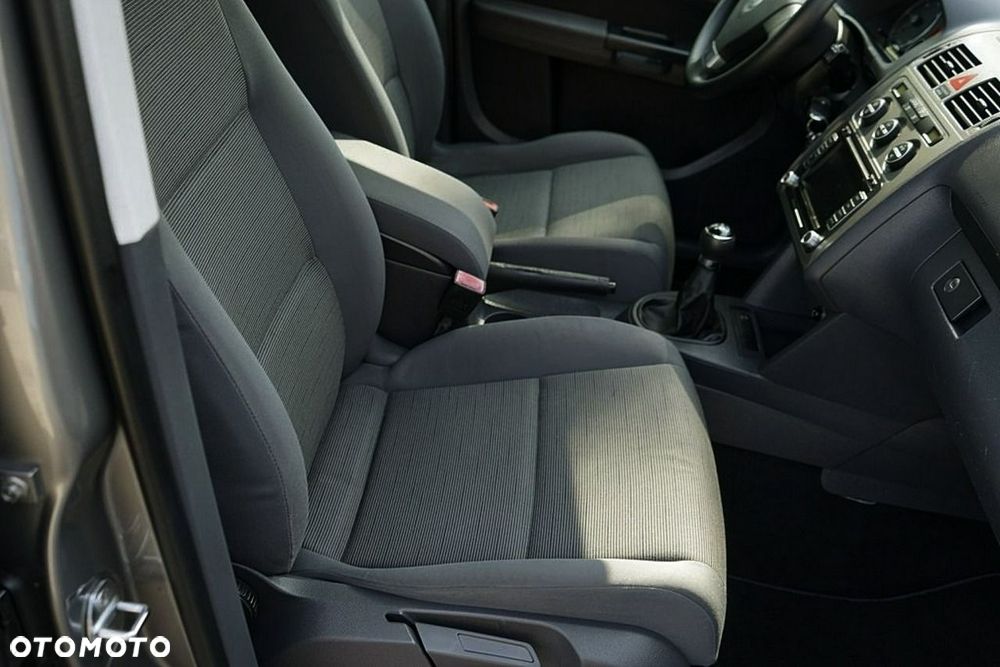 Volkswagen Touran - 17