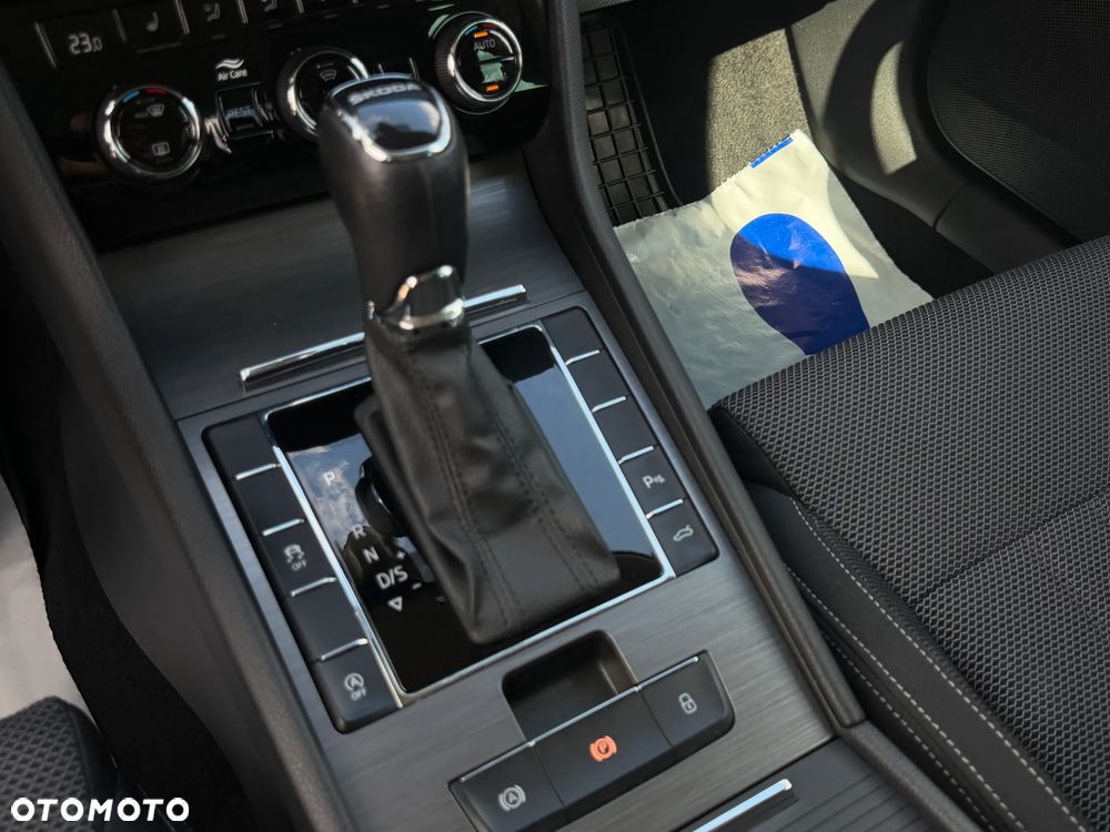 Skoda Superb 2.0 TDI SCR Style DSG - 25