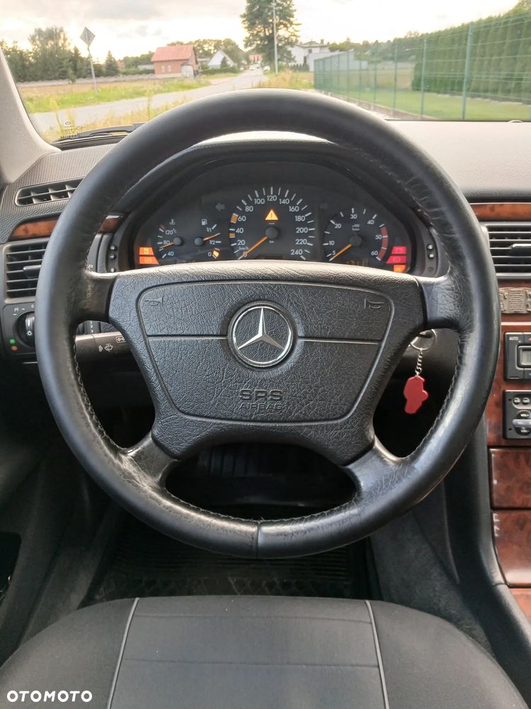 Mercedes-Benz Klasa E 200 CDI Elegance - 21