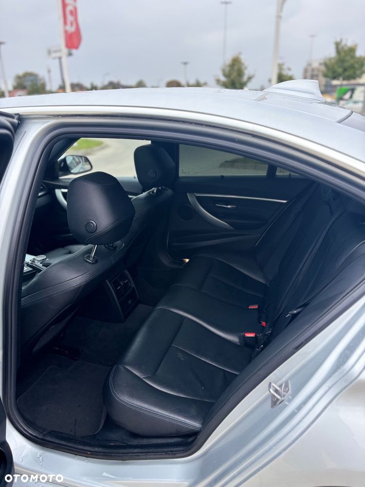 BMW Seria 3 330e iPerformance - 8