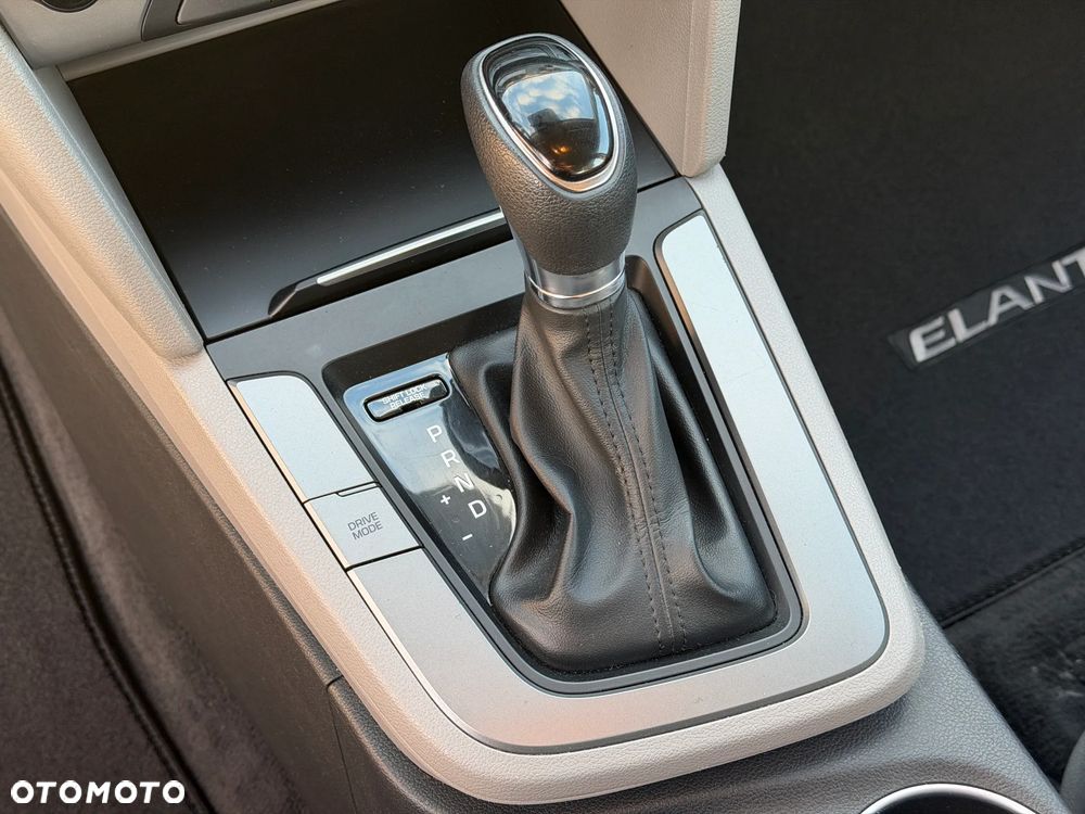 Hyundai Elantra - 33