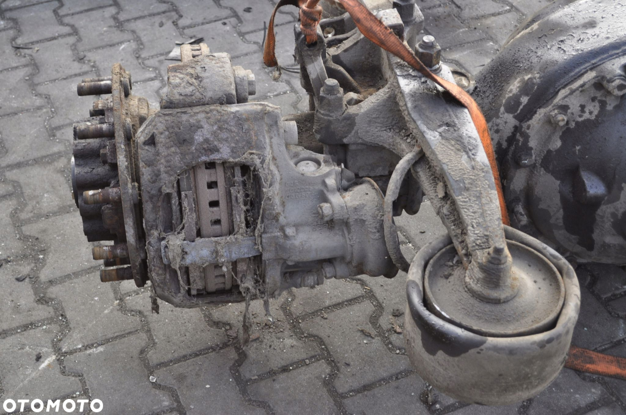 STRALIS 420 EURO4 ZAWIESZENIE MOST ZACISK PODUSZKA - 10