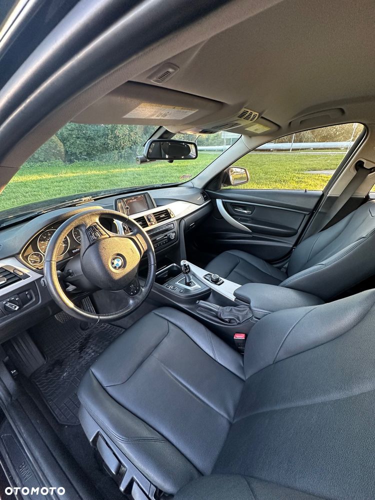 BMW Seria 3 320i Touring xDrive - 8