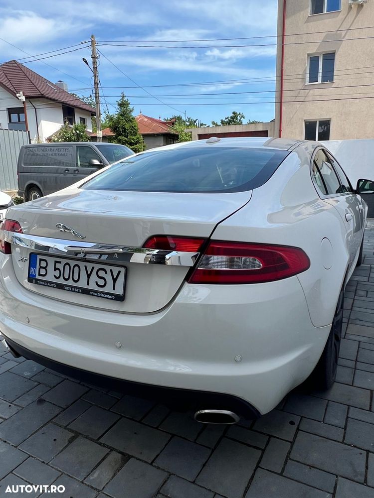 Jaguar XF 2.7D Luxury - 5
