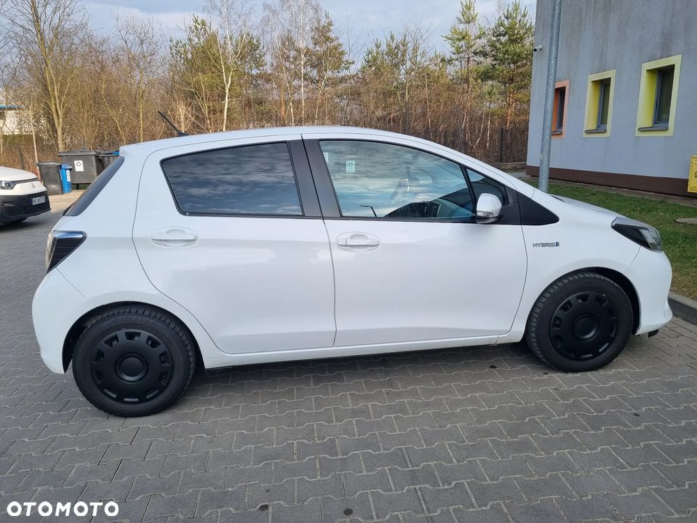 Toyota Yaris Hybrid 100 Life - 8