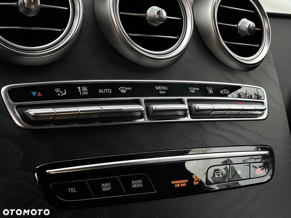 Mercedes-Benz GLC 300 e 4-Matic - 28