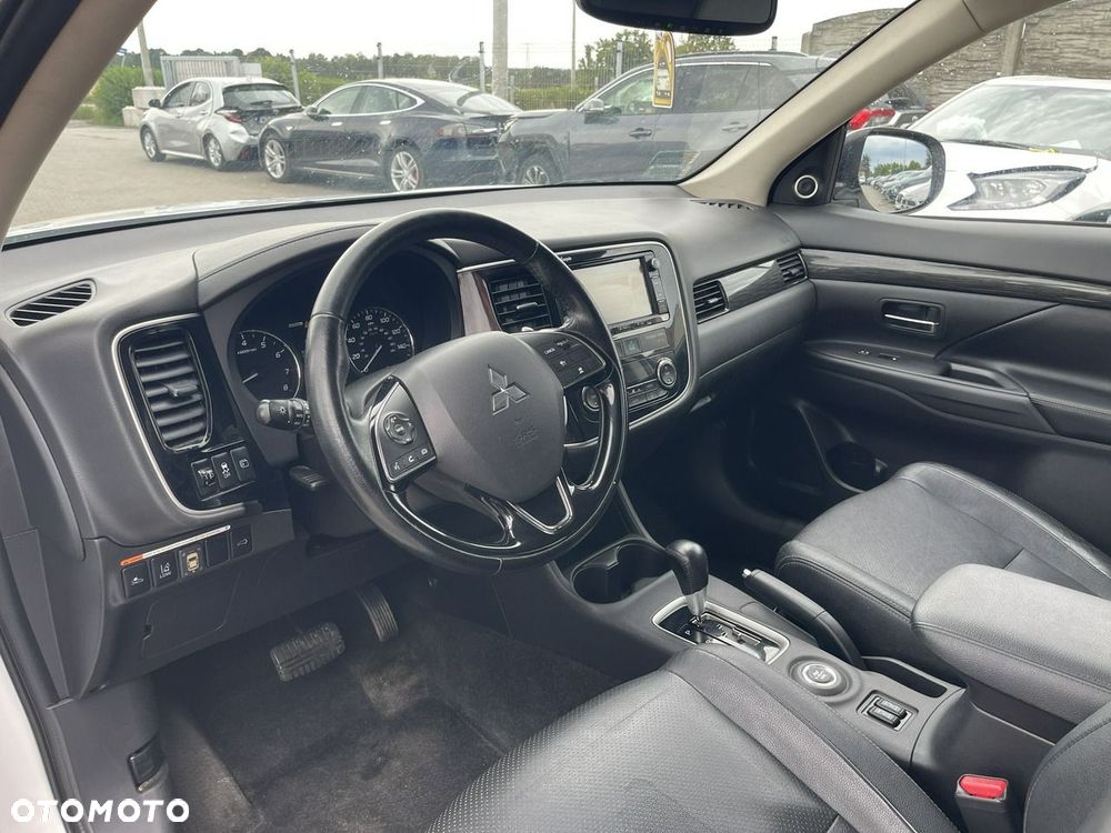 Mitsubishi Outlander - 6