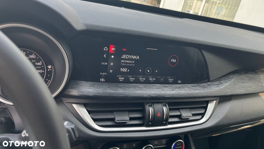Alfa Romeo Stelvio 2.0 Turbo 16V AT8-Q4 Veloce Ti - 8
