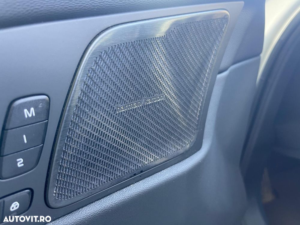 Volvo XC 60 B4 MHEV AT8 FWD R-Design - 11