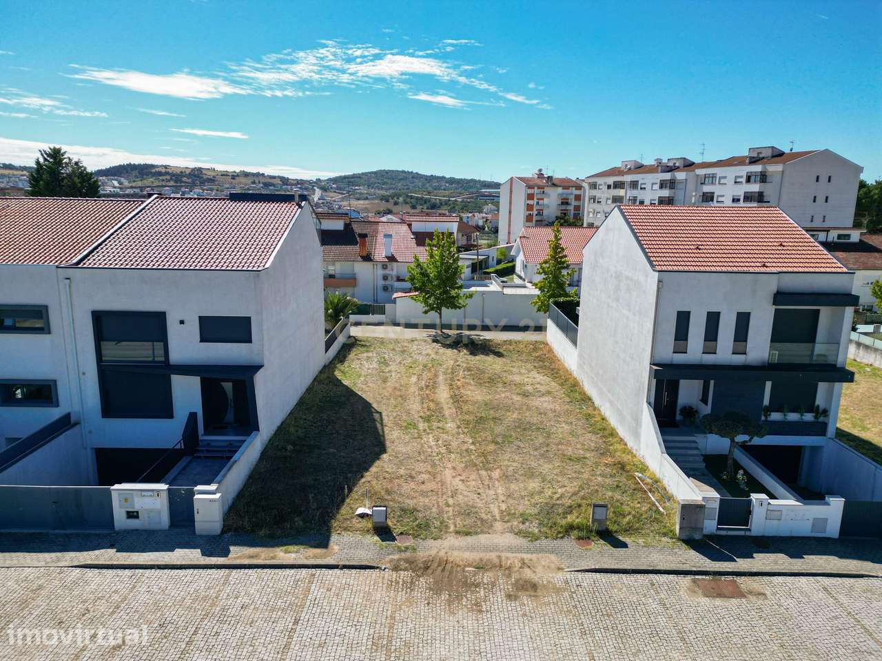 Terreno para construção de moradia geminada - Bragança - Grande imagem: 2/18