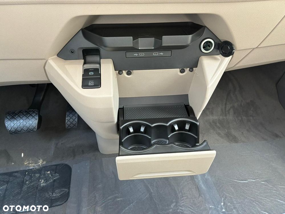 Volkswagen Multivan - 34