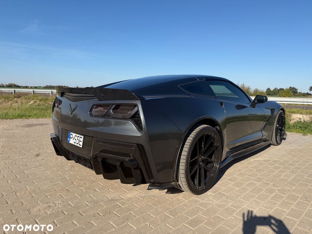 Chevrolet Corvette - 12