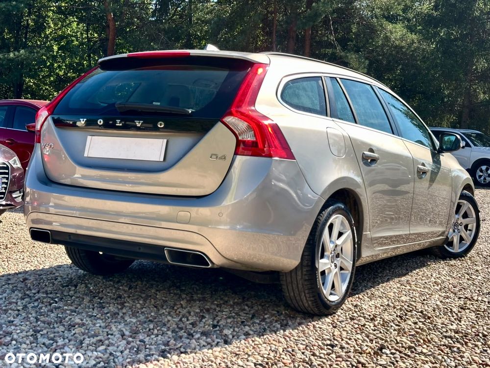 Volvo V60 D4 Momentum - 6