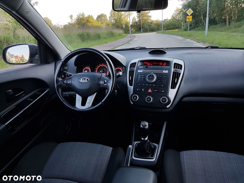 Kia Ceed 1.4 CVVT Dream-Team Edition - 33