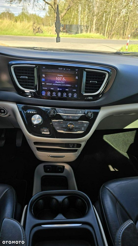 Chrysler Pacifica - 16
