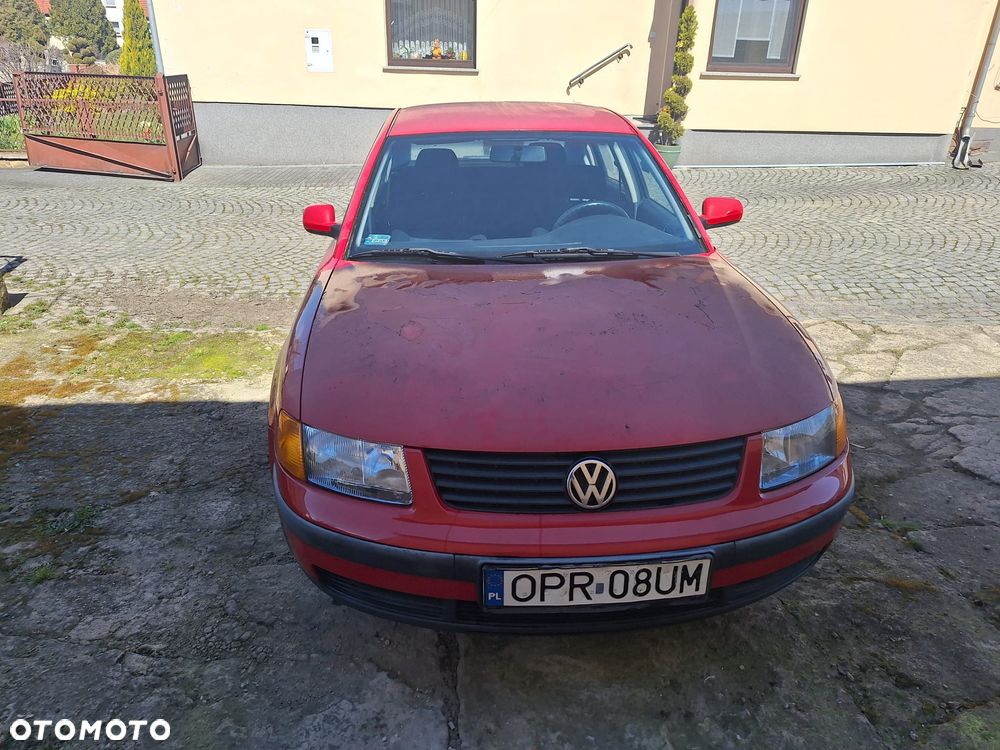 Volkswagen Passat - 1
