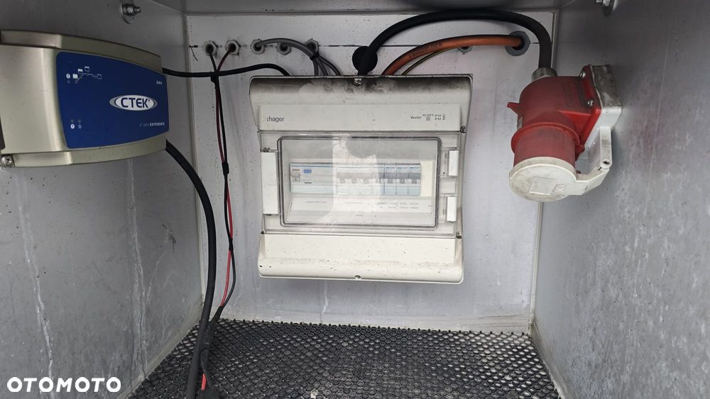 Scania P320 Euro 6 6x2 chłodnia izoterma kurierka 20 palet niski przebieg! super stan! rama do zabudowy laweta - 22