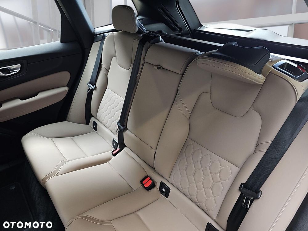 Volvo XC 60 B5 B AWD Plus Dark - 10