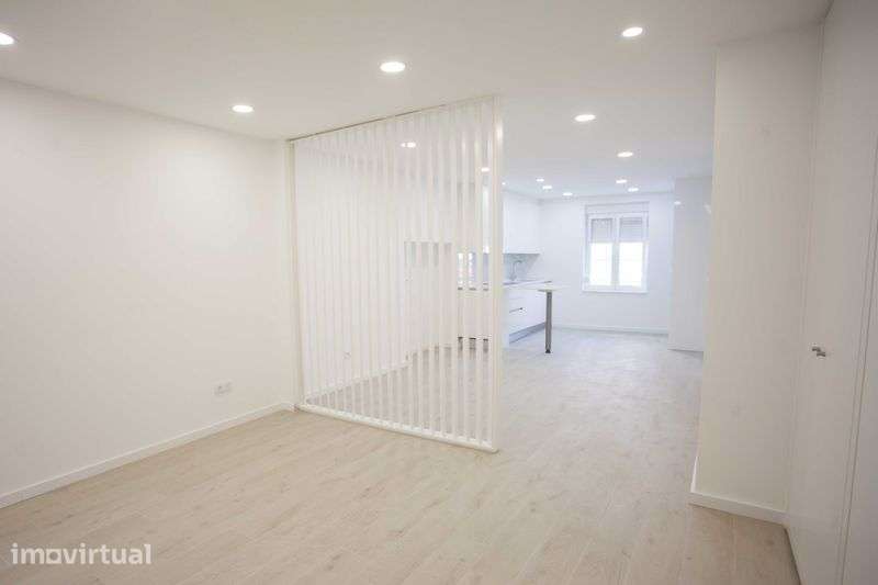 Apartamento T1 no R/C totalmente remodelado na Romeira/Almada - Grande imagem: 5/8