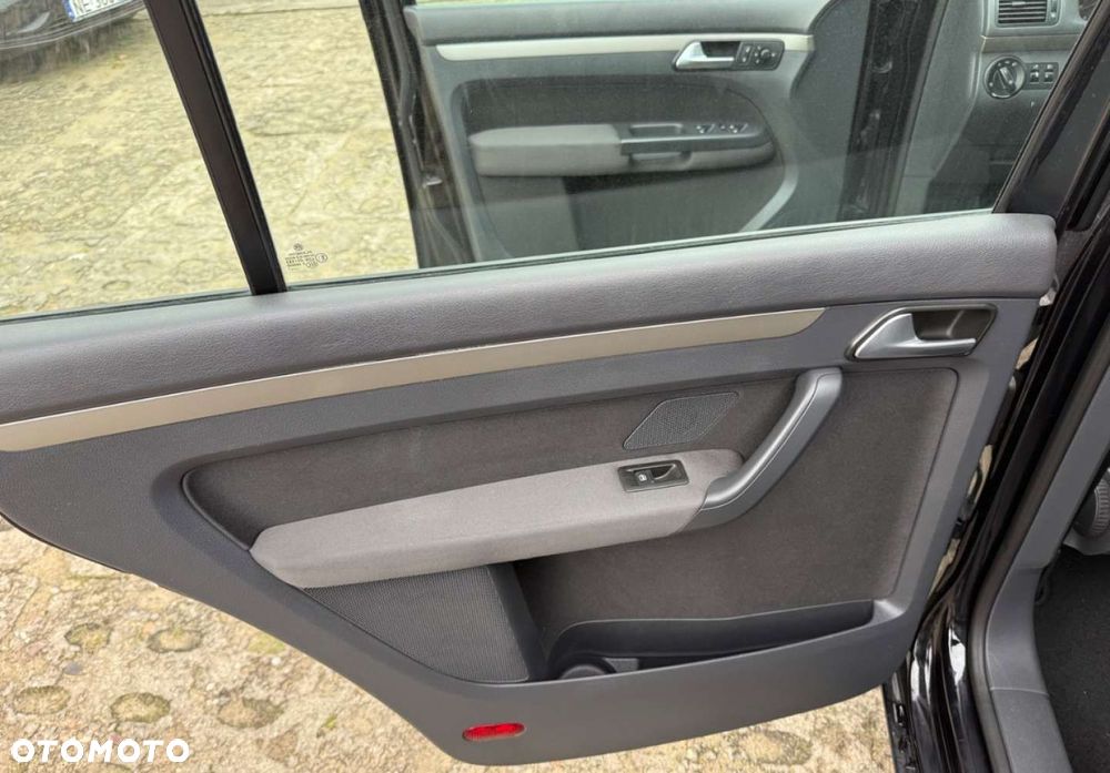 Volkswagen Touran - 23