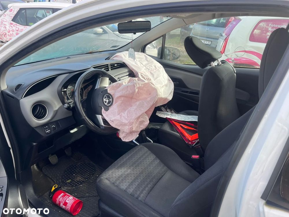 Toyota YARIS - 15