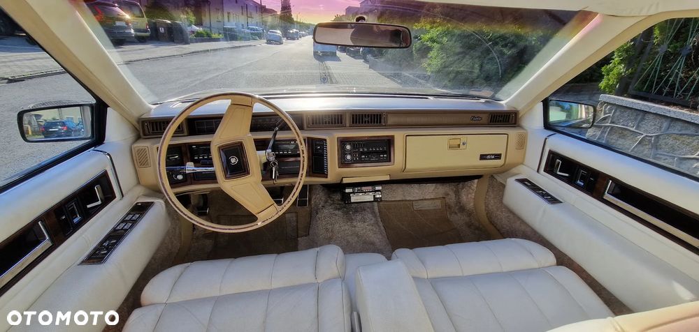 Cadillac Deville - 12