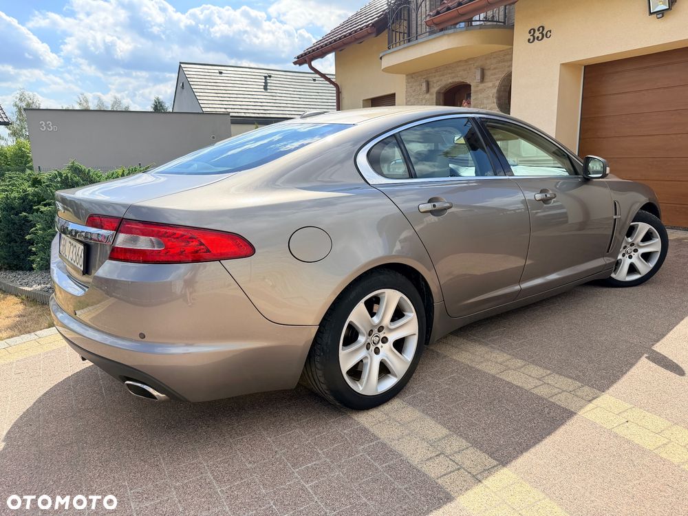 Jaguar XF 2.7 V6 Premium Luxury - 2