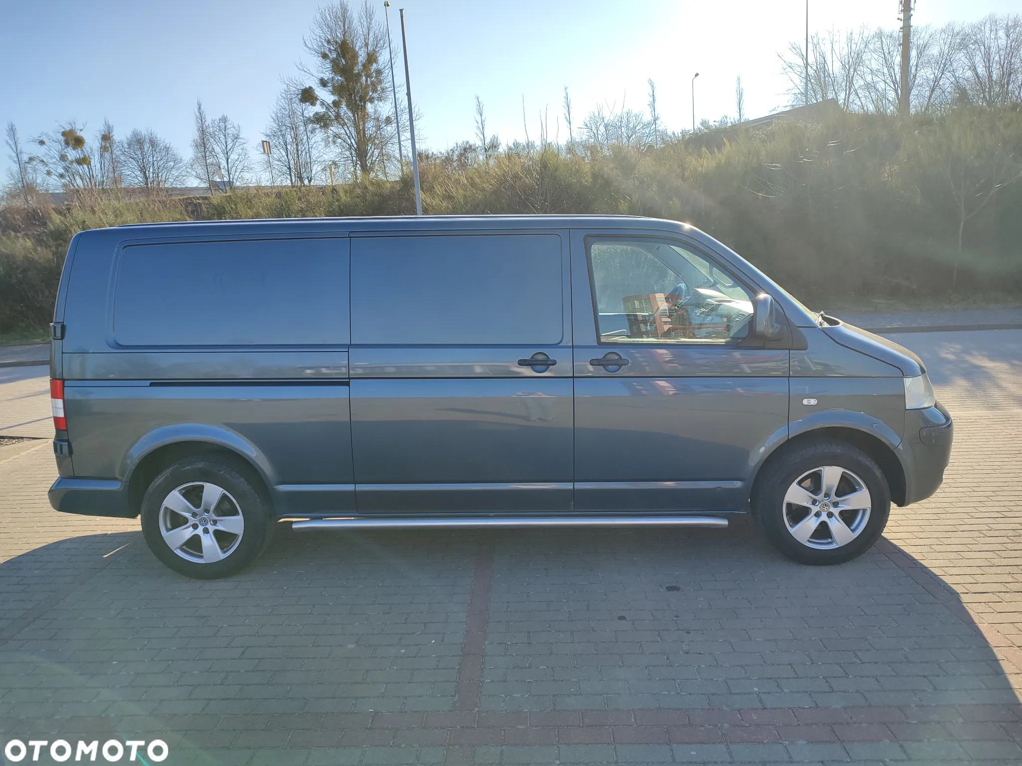 Volkswagen T5 Long L2H1 2.5TDI Klima, Alu, Skrzydełka, Podłokietniki, Po pełnym serwisie - 23