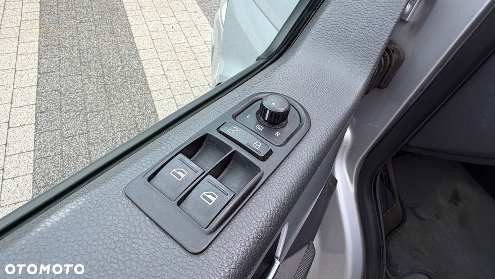 Volkswagen Caravelle - 21