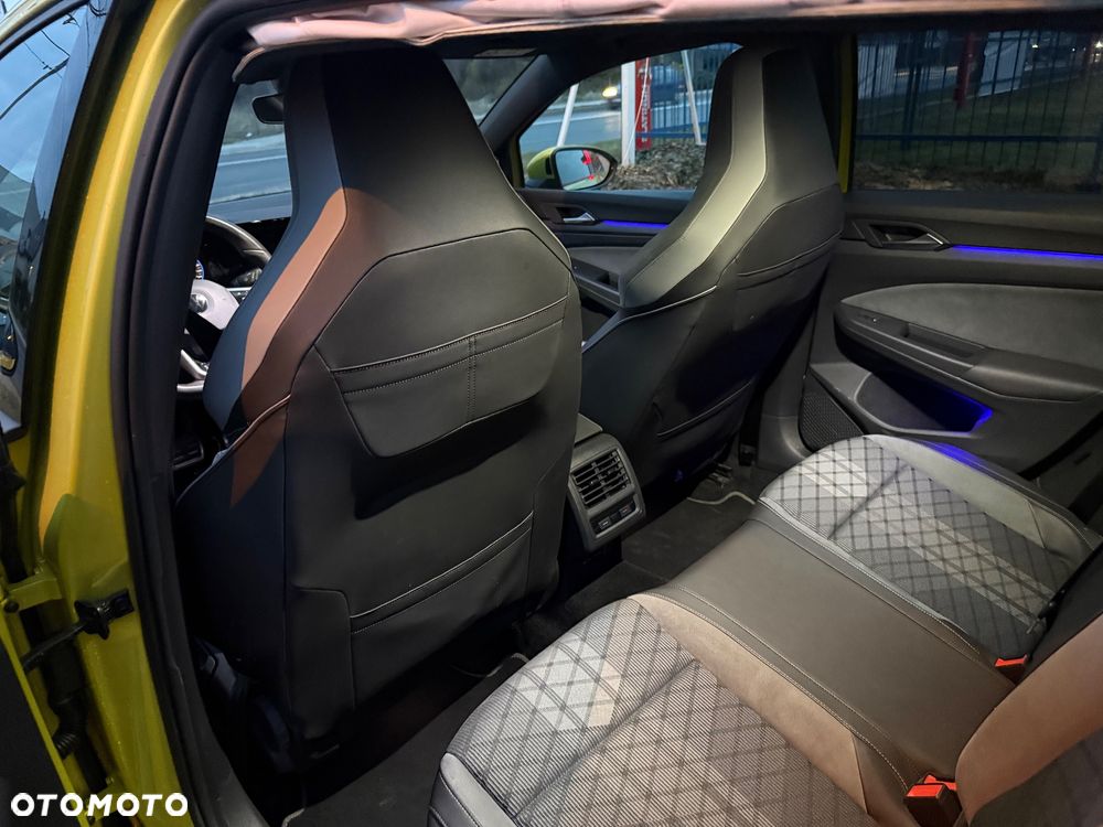 Volkswagen Golf 1.5 eTSI OPF DSG R-Line - 24