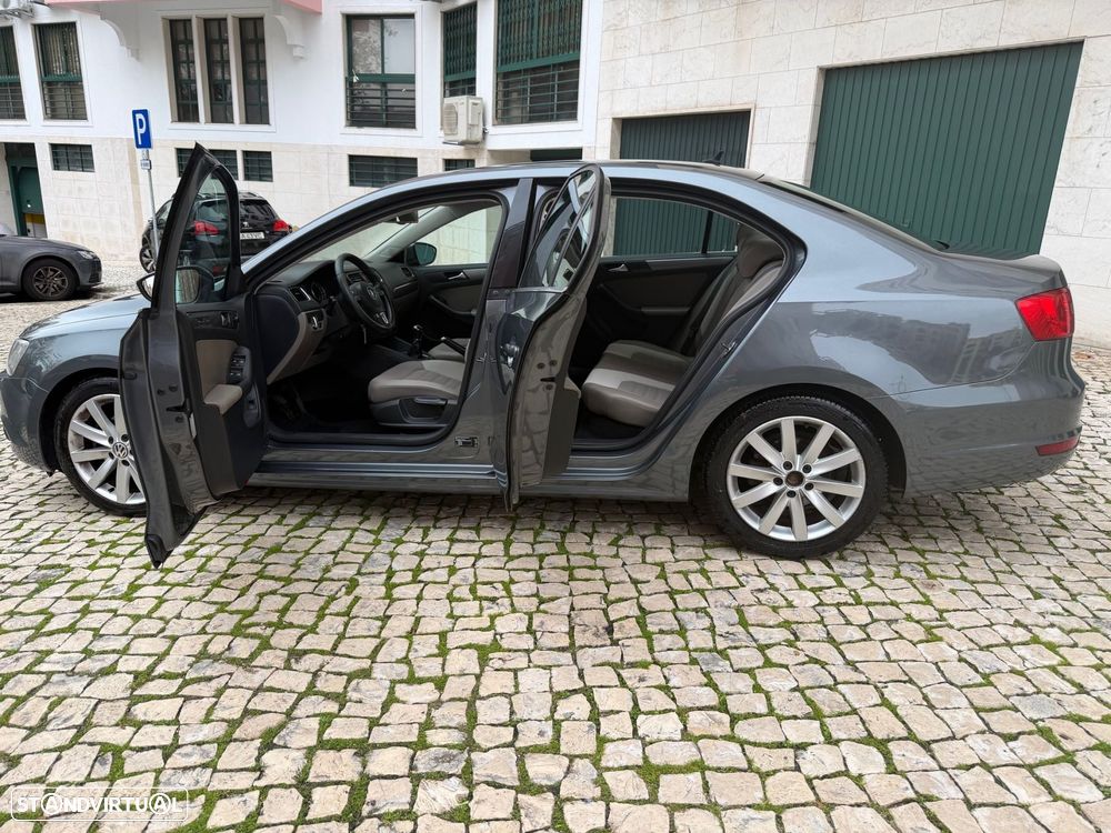 VW Jetta 1.6 TDi Confortline - 8
