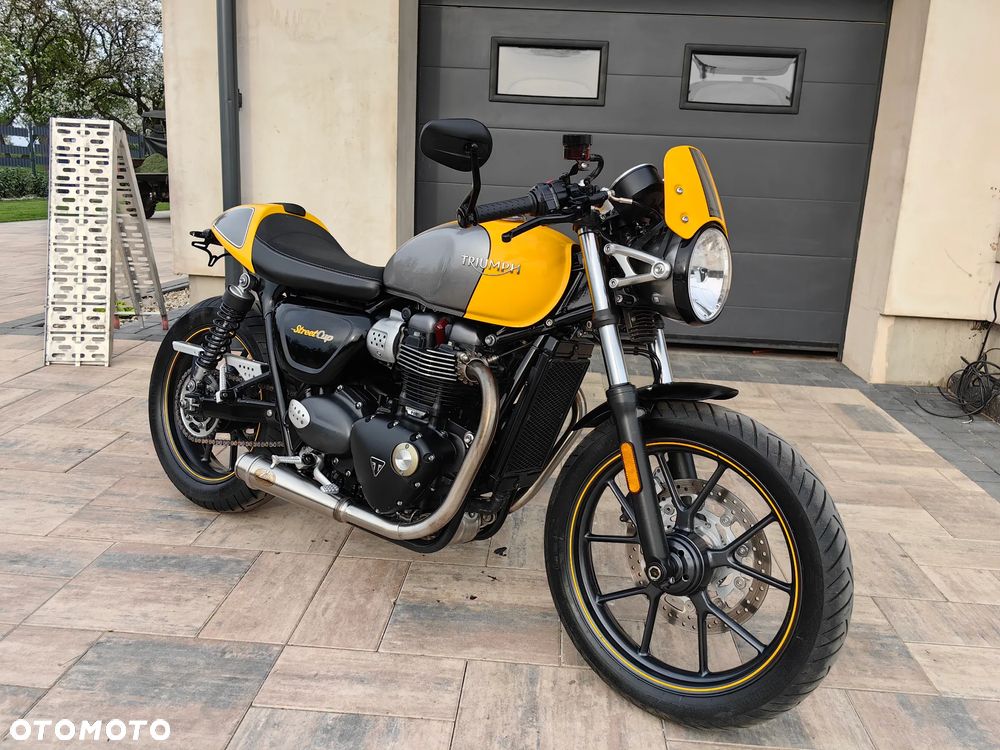 Triumph Bonneville - 4
