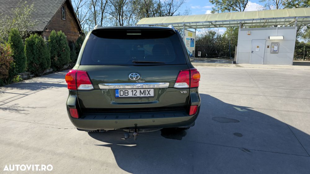 Toyota Land Cruiser 4.5 D-4D V8 Luxury - 6