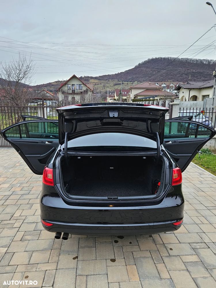 Volkswagen Jetta 1.4 TSI Trendline DSG - 22