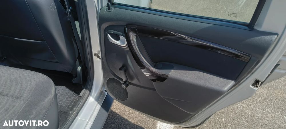 Dacia Duster 1.6 4x4 Laureate - 16