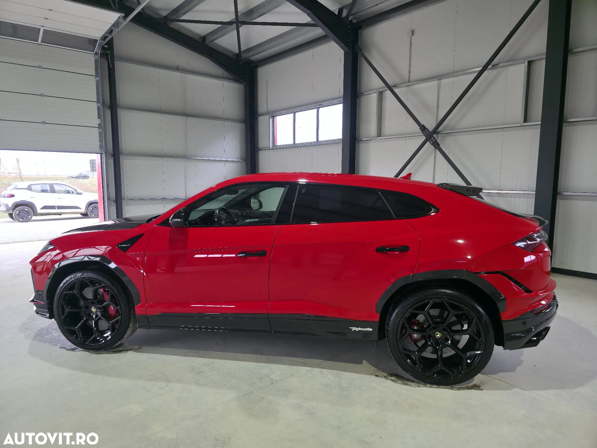 Lamborghini URUS Standard - 4