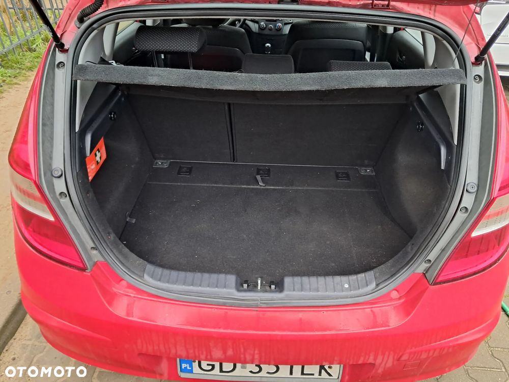 Hyundai i30 1.4 Base + - 9