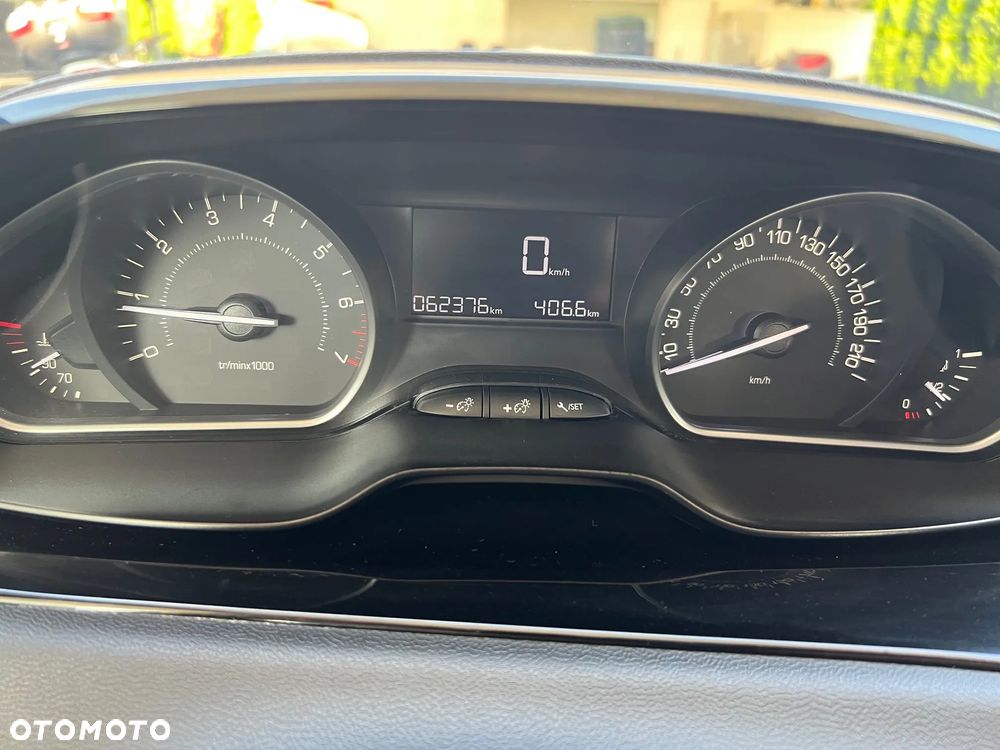 Peugeot 208 1.2 VTi Style - 11